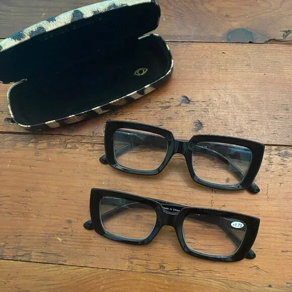 TWO PAIRS BLACK SQUARE FRAME READERS 1.75X WITH HARD CLAMSHELL CASE - Picture 1 of 2